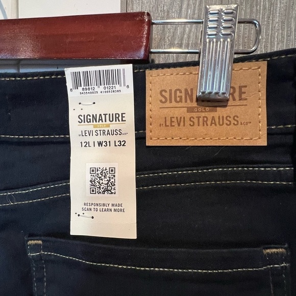 WJ2. NWT Signature by Levi Strauss Mid Rise Skinny Jeans 12L - Picture 2 of 6
